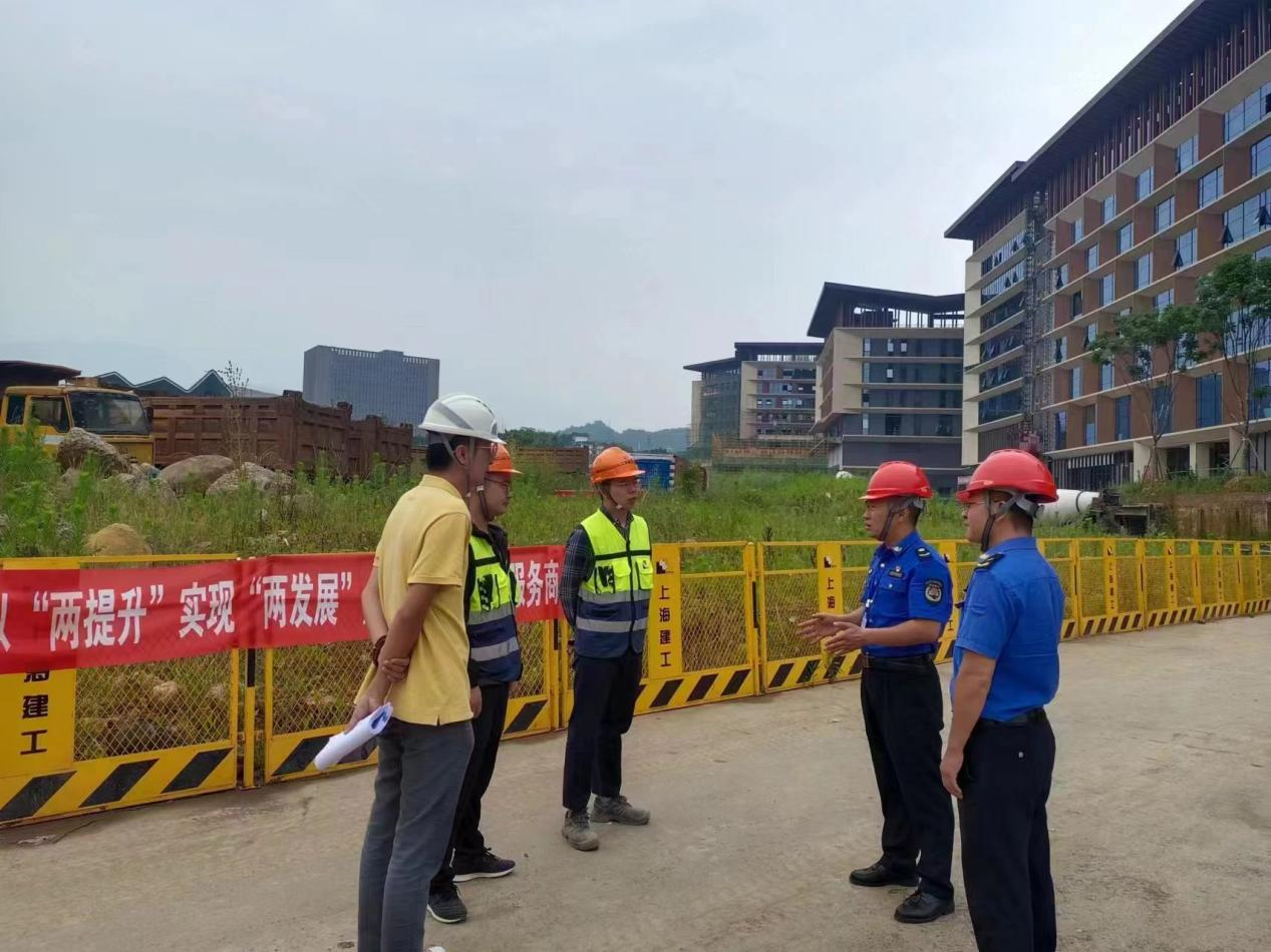 巡查在建工地，严控噪音扰民