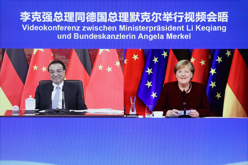 10月18日，国务院总理李克强在北京中南海紫光阁同德国总理默克尔举行视频会晤。新华社记者刘彬摄